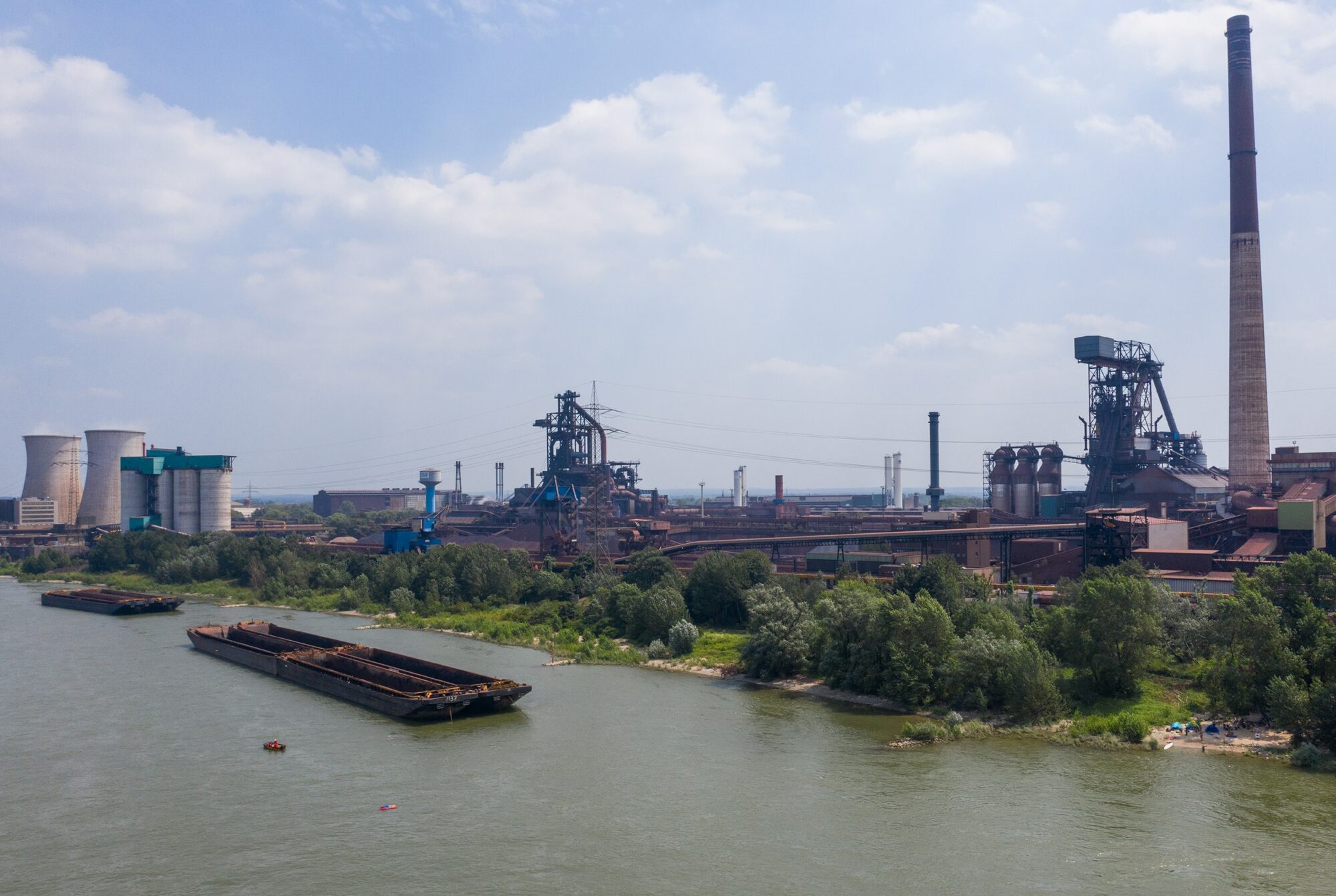 Medusa : floating body #1, action view on the Rhine, drone photo, inkjet print on Hahnemühle, dimensions variable, 2019