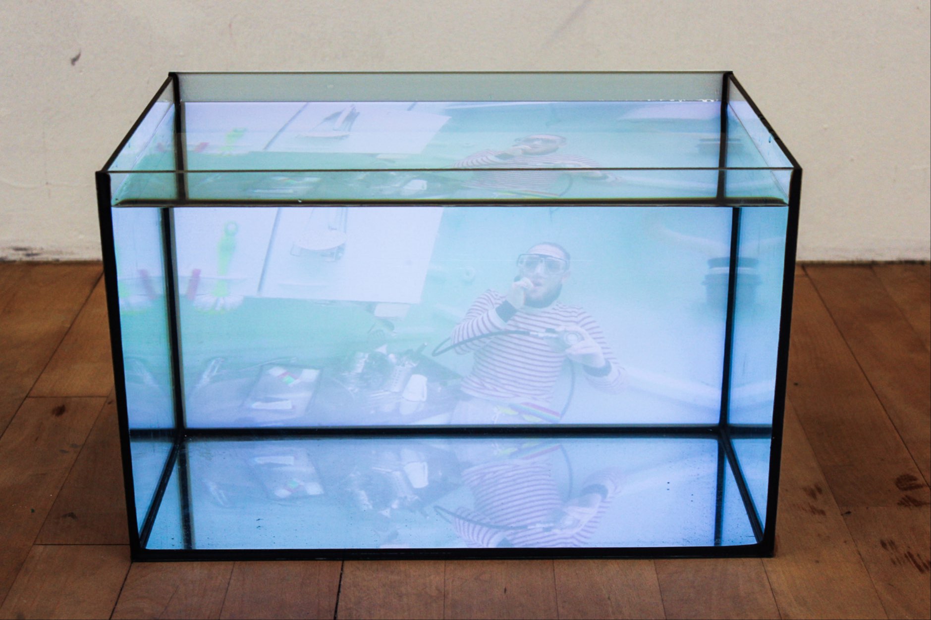 UWE (Unterwasserlebensentwurf - vacuum-edition), exhibition view, video installation, 2019